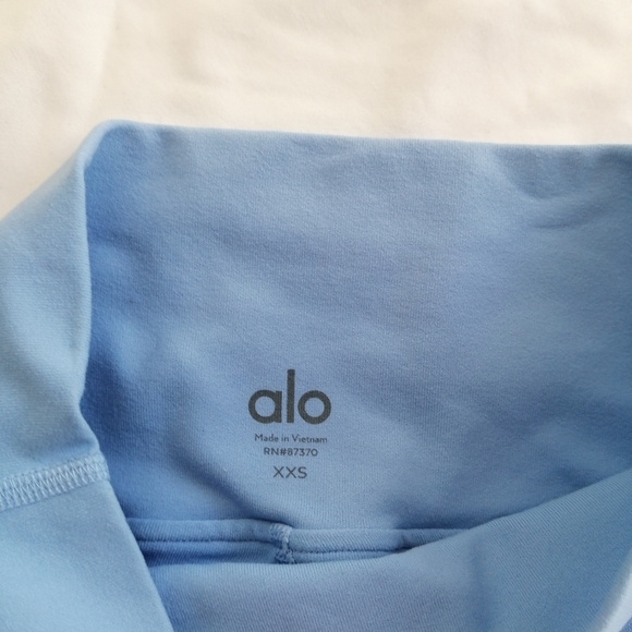 Alo Yoga Circuit Shorts in Marine Blue Loose Shorts Over Biker XXS - Picture 12 of 16